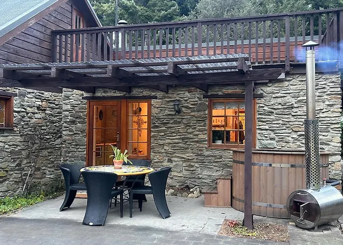 Apartment Wood-fired Garden Courtyard Escape *