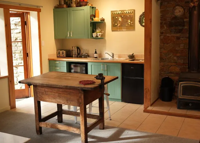 Wood-fired Garden Courtyard Escape * 瓦纳卡