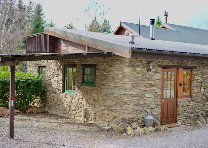 Wood-fired Garden Courtyard Escape 瓦纳卡